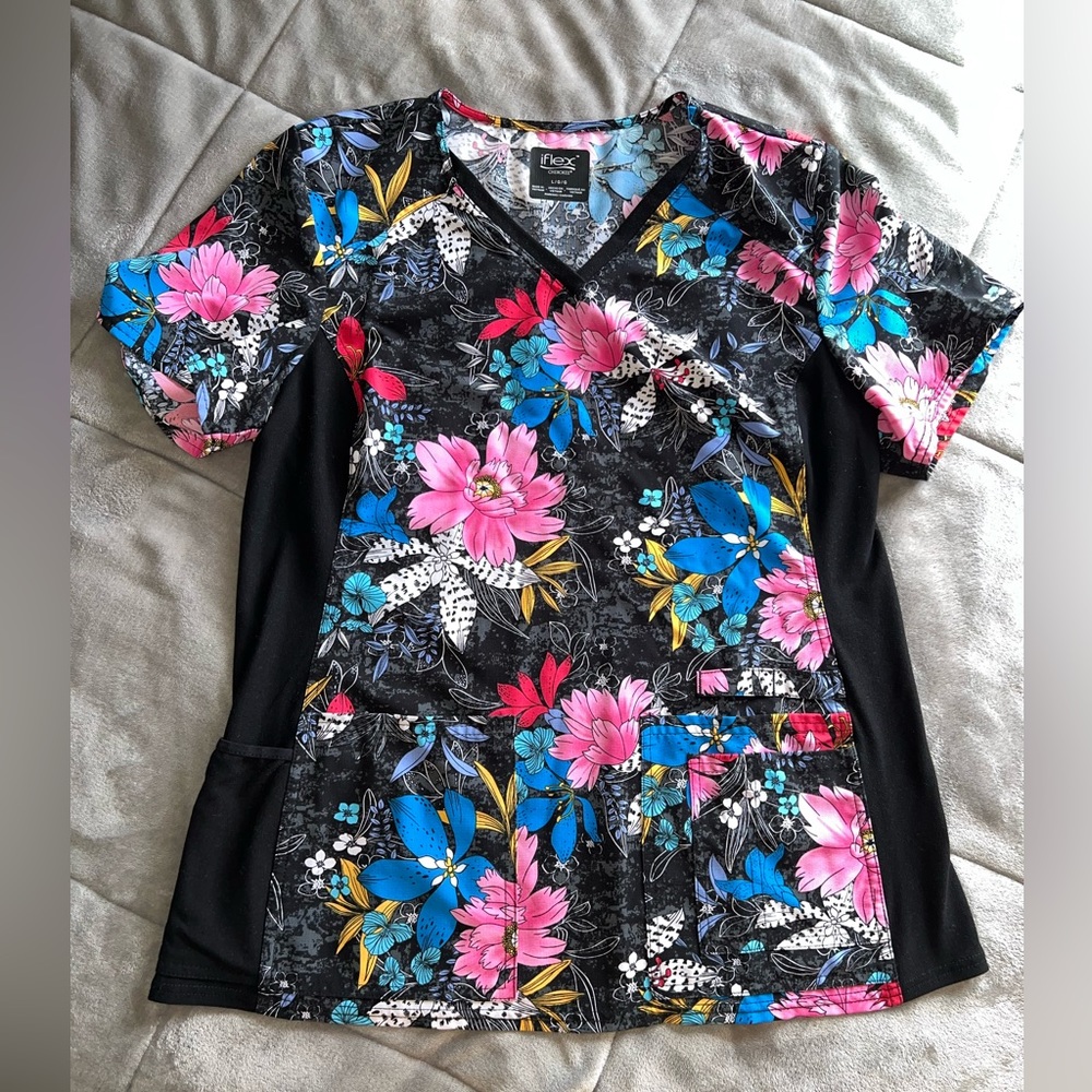 Cherokee iflex Scrub top, size Large super cute. Gently worn.